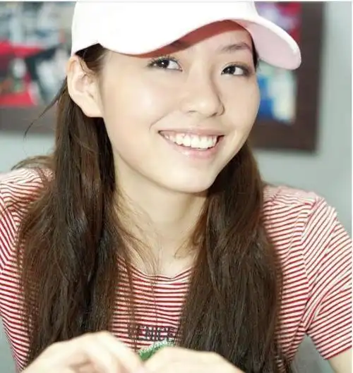 张靓颖刚出道那会儿确实挺土不如现在有国际范儿大家对比一下