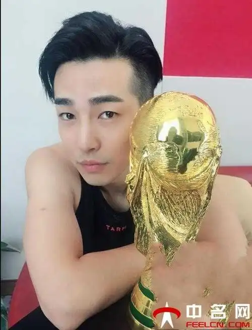 邹廷威肌肉照片曝光好身材尽展型男诱惑