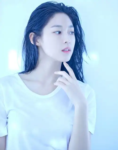 金雪炫清透白嫩性感湿发写真610