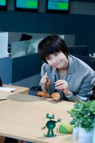 《单身男女》点映受赞 高圆圆治服"笑冷淡"