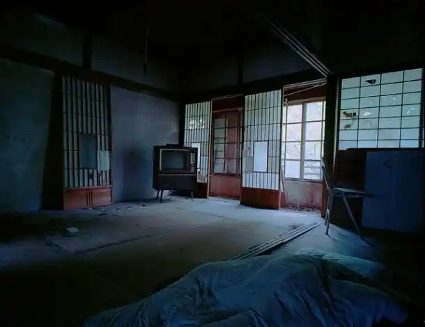 意大利摄影师riccardoparenti拍摄的鬼镇照片阴森森的恐怖极了