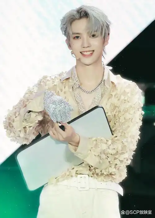 回顾浓妆艳抹滤镜当道我们有多久没有看到过黄皮肤男明星了