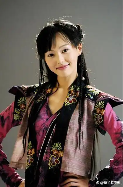 和杨幂"半路开香槟"相比,唐嫣才是"闷声发大财"