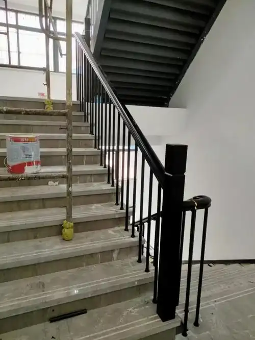 家里有老人和小孩,推荐一些比较实用的楼梯扶手材质