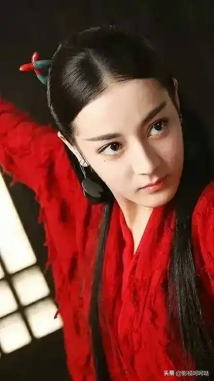 迪丽热巴出道十年钟爱红衣造型,九部作品穿红装,哪部最惊艳_故事_时间