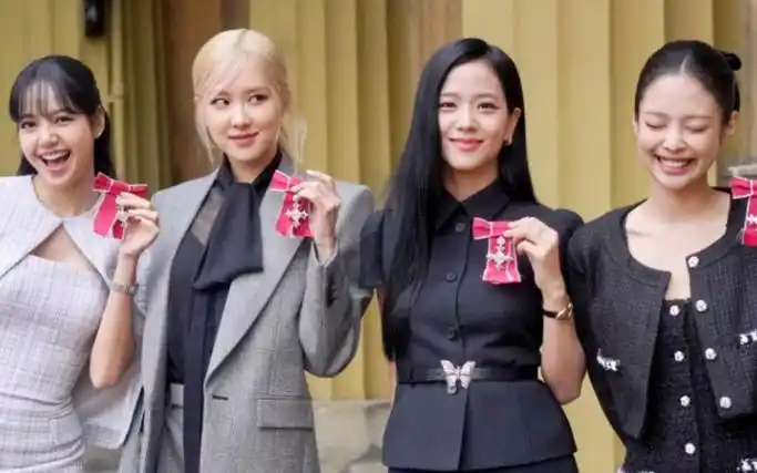 【blackpink】英国白金汉宫授予表彰!全员西装!