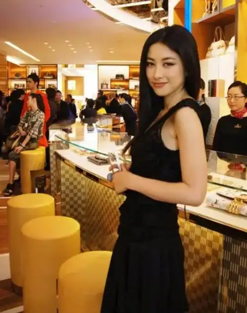 朱珠家世显赫连续10年入选世界百美和富豪相恋却嫁了圈外人