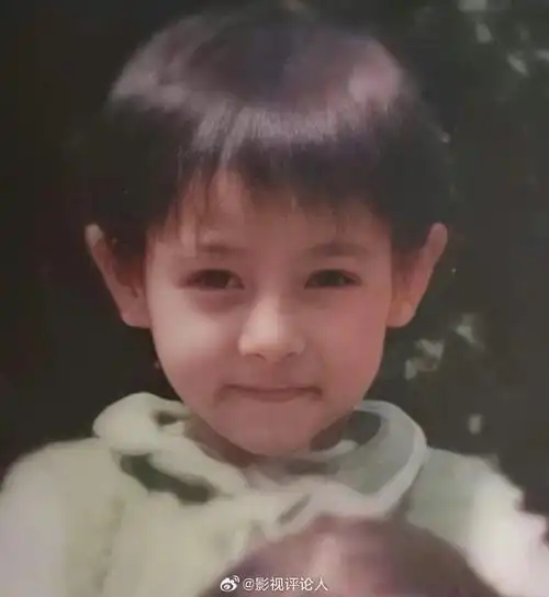 如果迪丽热巴小时候网络发达估计也是好多人的云养娃了@dear-迪丽热巴