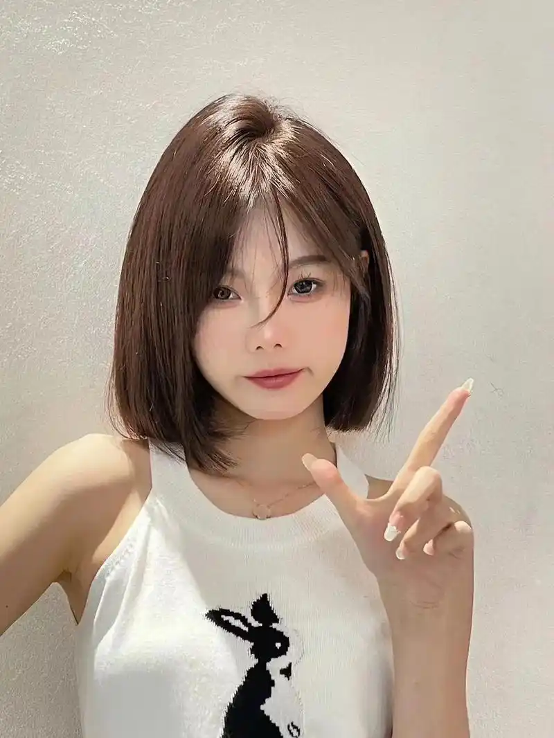 短发女生 减龄好打理