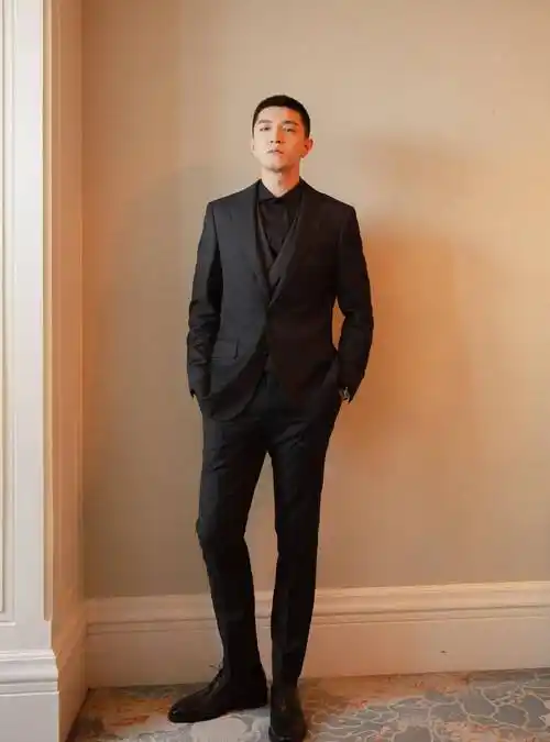 三十位国内男明星全黑系西装大赏～帅气又迷人,爱了爱了!