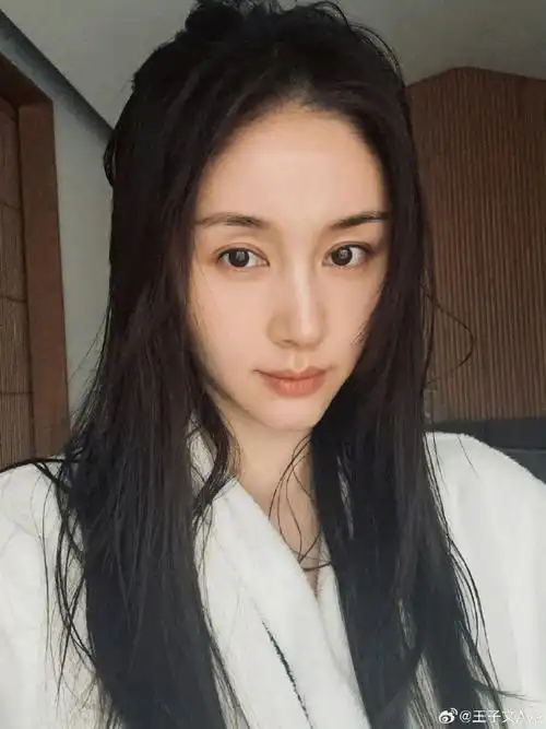 王子文给8年老粉回信