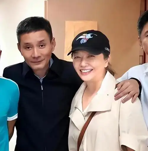 家庭的和谐:幸福的见证者田小洁和江珊的爱情得到了家人的认可,也在