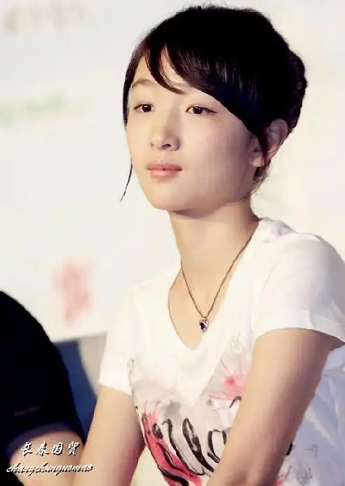 周冬雨10年前旧照曝光 清纯可人灵气十足