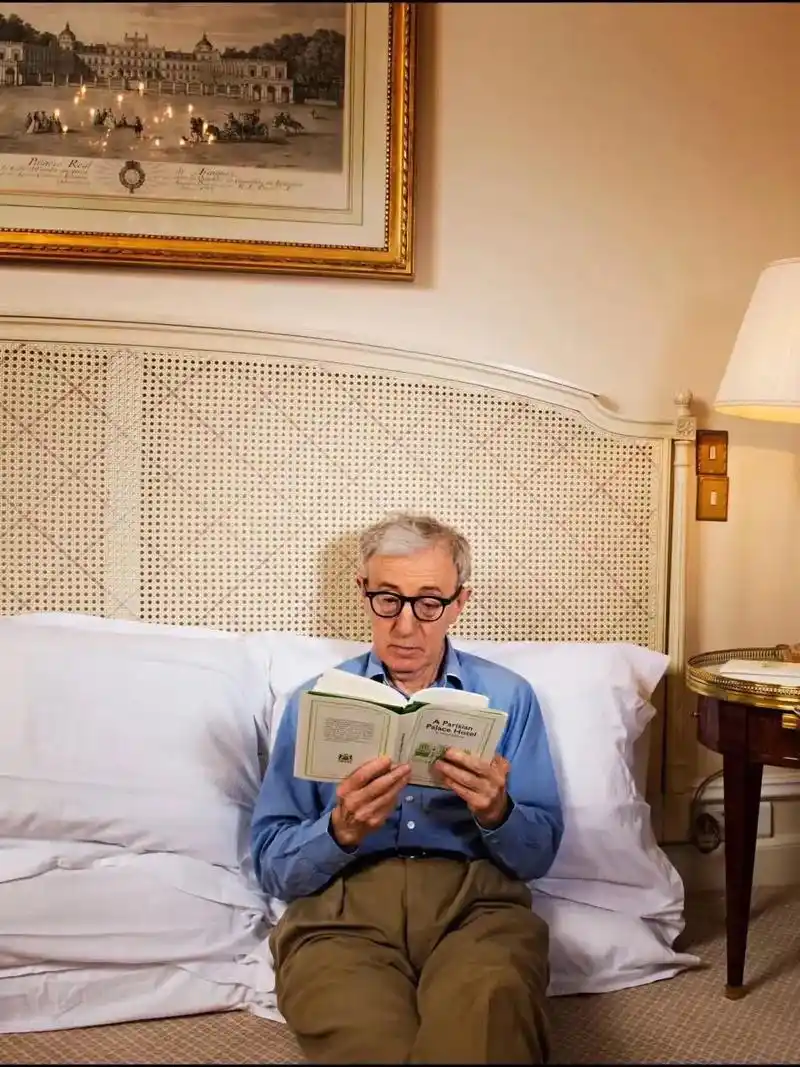 新书着陆-伍迪·艾伦来到陆上书店.苏格拉底说,未经审视的生活 - 抖音