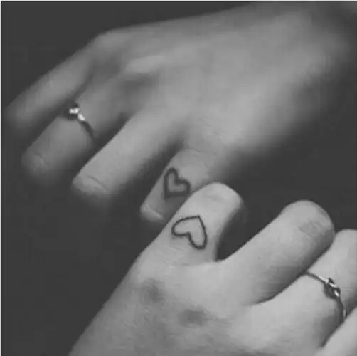 在什么情况下才可以自然而然跟女生接吻?