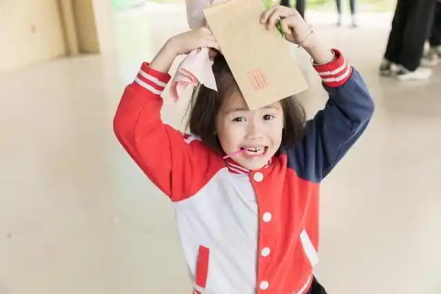 当母亲节邂逅世界微笑日 广西易地搬迁小朋友用笑容表达爱意