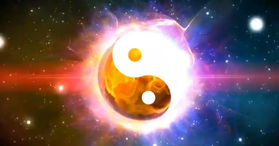 其中的太极即为天地未开,混沌未分阴阳之前的状态.