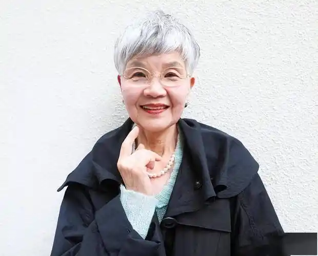 女人过了50岁,想换发型试试这几种,就算头发花白也很美_短发_女性