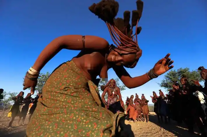 世界最开放部落原始女性拒绝衣服初潮之后便嫁人