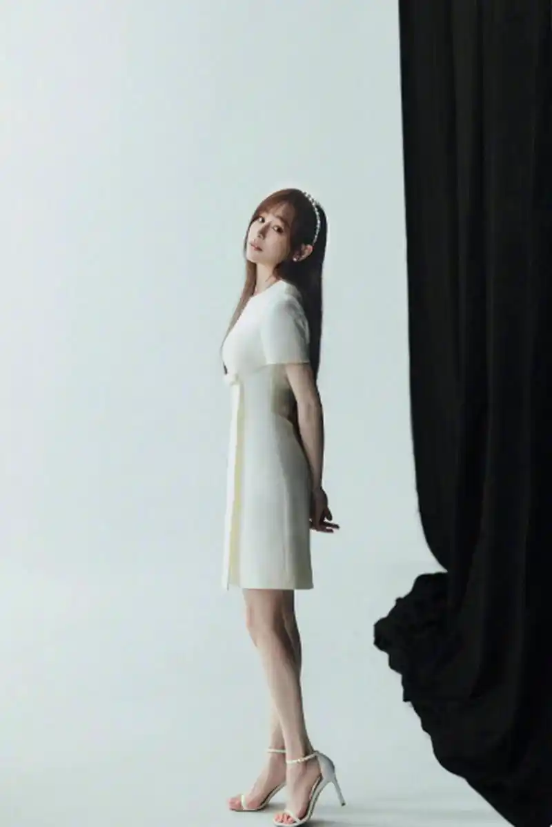 王心凌一字带高跟鞋 感觉浪姐之后热度又下来了