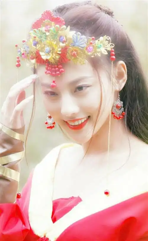 原创惊鸿一面张嘉倪明媚妖艳一举一动都赏心悦目