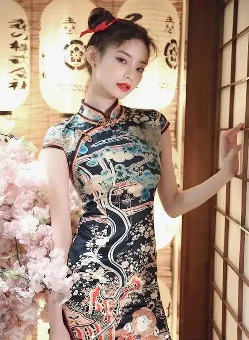 旗袍女人中国风性感长款少女旗袍国潮短裙烈焰红唇丸子头美艳可爱