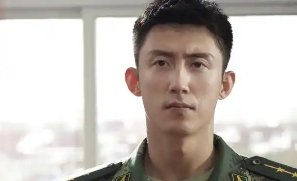 假脸成为一部剧的累赘,《他从火光中走来》遇质疑,老戏骨也彻底翻车了