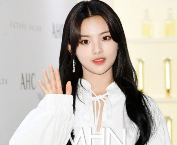 杨超越韩网生图曝光真实镜头下颜值原形毕露网友这真的是太长脸了