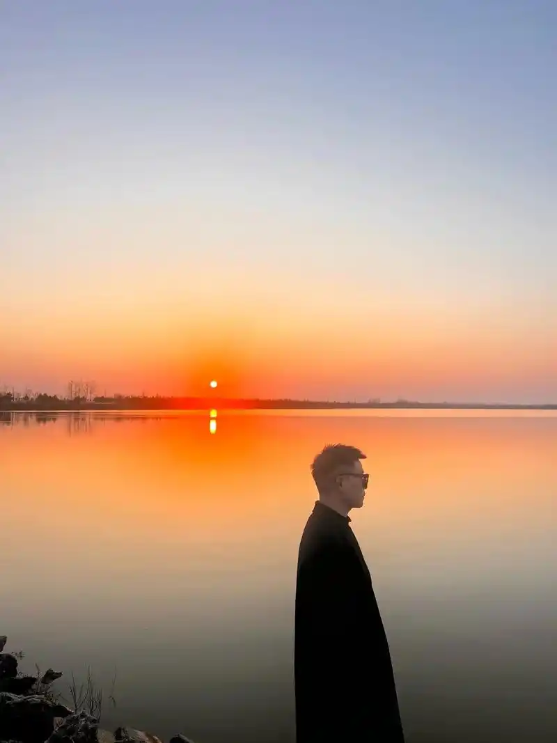 比起日出,更喜欢日落#治愈系风景 #夕阳下的背影 - 抖音