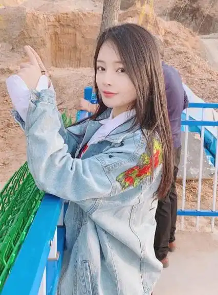 抖音鱼闪闪bling个人资料简介yy文儿徒弟鱼闪闪生活照她是如何走红的