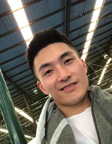 好喜欢你的高鼻梁啊