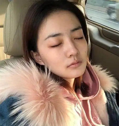 女星为什么要花几个小时时间化妆?看完这些素颜照就知道了!-北京时间