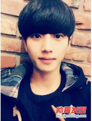 可爱韩系男生发型必备 齐刘海西瓜头 直发齐刘海图片(2)
