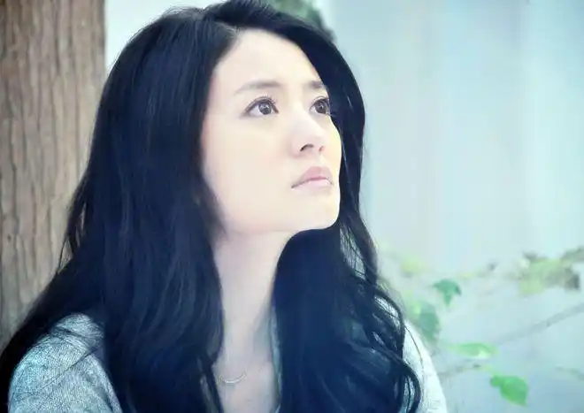 安以轩事业顺遂情感波折曾经历过汪小菲和李承铉