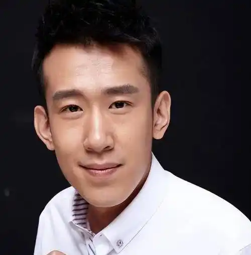 我只接受《长脸》这9位男明星,去年,一滴相思的泪今年落到了我的唇边?