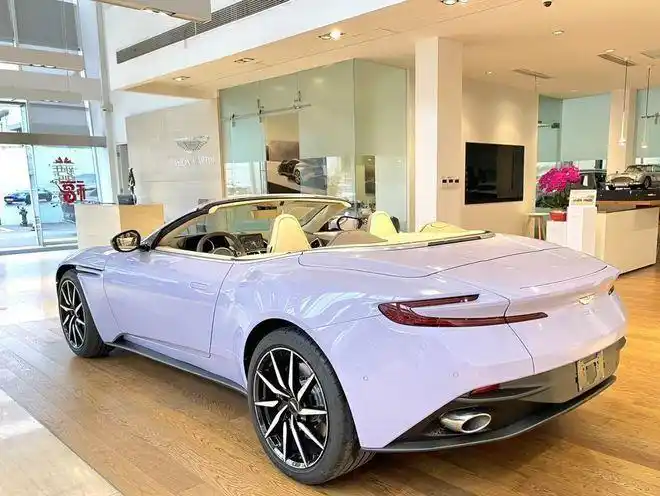 阿斯顿马丁db11两门四座软顶敞篷跑车