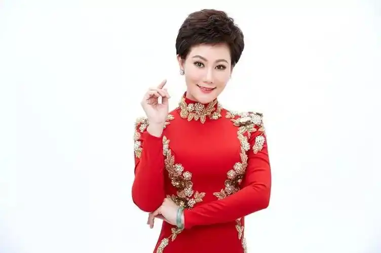 新春佳节女高音叶翠带着美丽时光春天中国向全国人民贺岁拜年