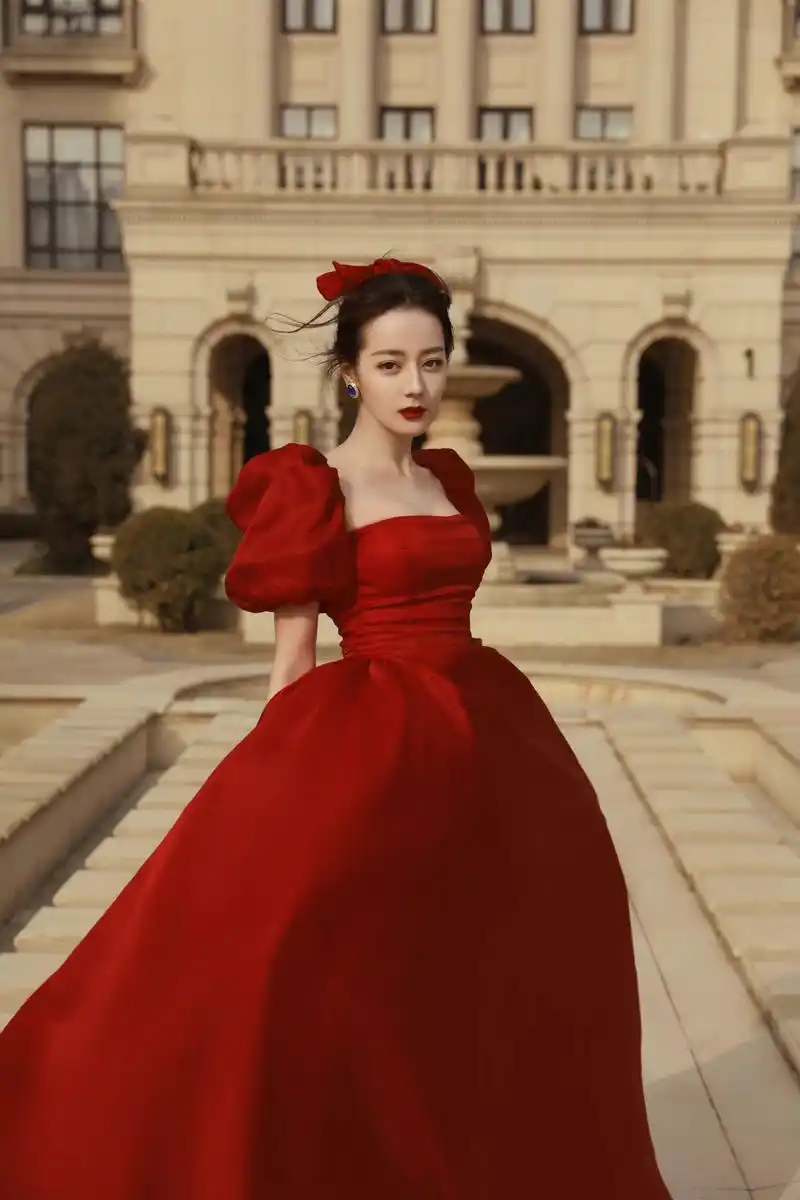 迪丽热巴红色公主裙太美了吧