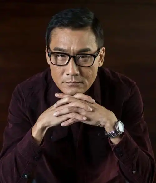 有着许多的大起大落,小编今天要说的是香港男演员钟镇涛,他在之前的