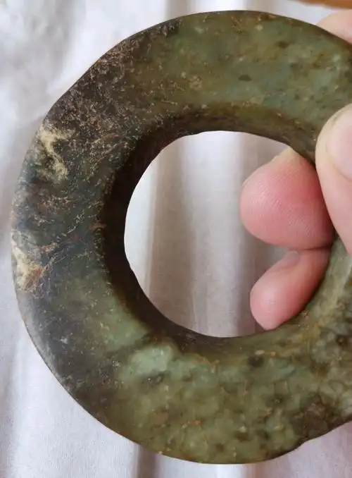 齐家文化时期碧玉玉璧