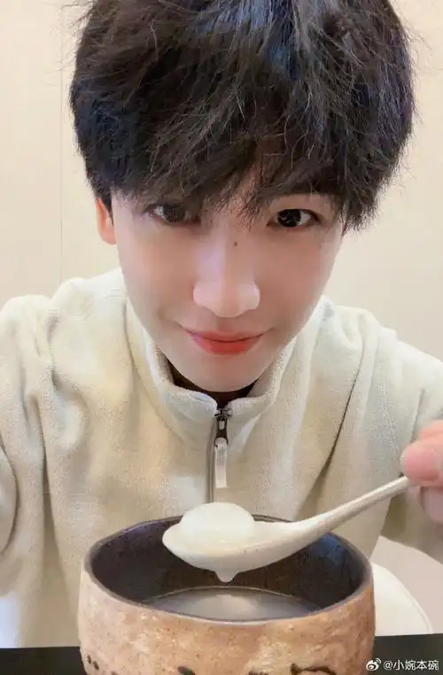 【这是一则采访预告03】  哈哈哈@黄俊捷h北京见啦  姐妹们有什么想