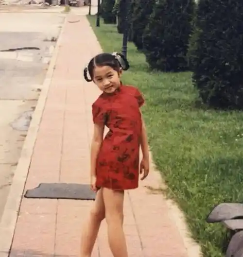 李小璐刘亦菲小时候,是大家有目共睹的长得好看,真的是只有羡慕的份了