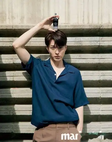 韩国艺人张基龙最新杂志写真曝光