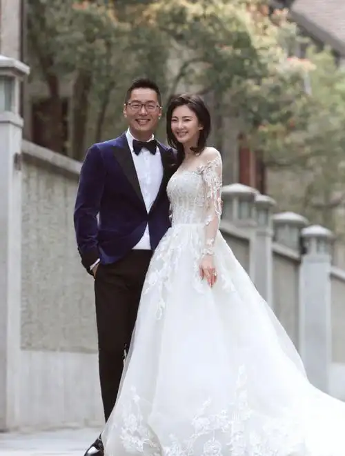 张雨绮与富商袁巴元的雷厉风行闪婚经历,才塑造了这么霸气的她