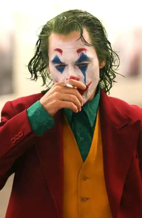 浅析小丑的镜头语言和角色塑造