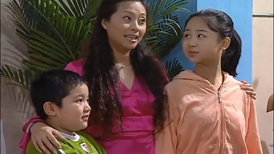 有儿女》出演小雪亲妈,大红时常驻春晚舞台,如今越活越年轻_黑妹_玛丽