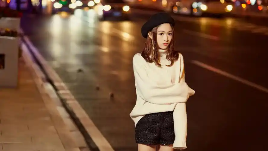 高冷气质美女夜间街拍写真高清宽屏桌面壁纸