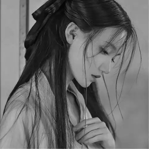 高冷范黑白女生头像 孤傲高清的黑白冷淡风女生头像图片_女生头像