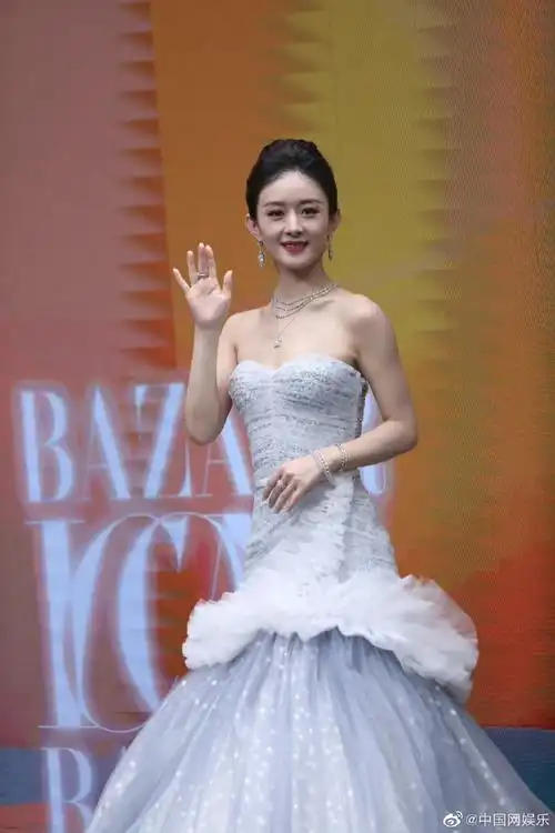 赵丽颖星点莹白缀薄纱裙##赵丽颖露背##时尚芭莎年度派对