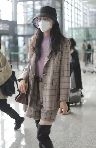 12月27号,韩雪现身机场.